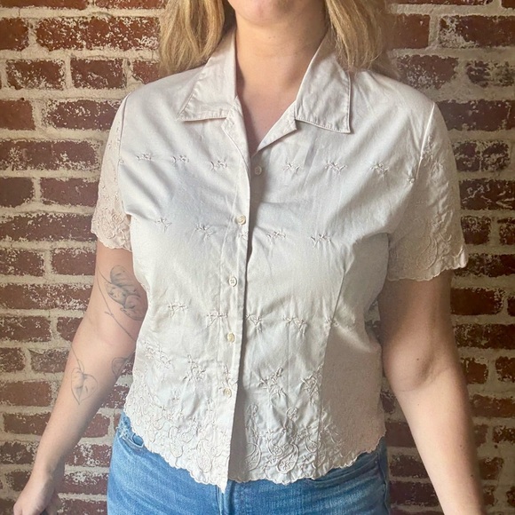 Y2K Classic Elements pale pink embroidered floral short sleeve button down - Picture 2 of 9